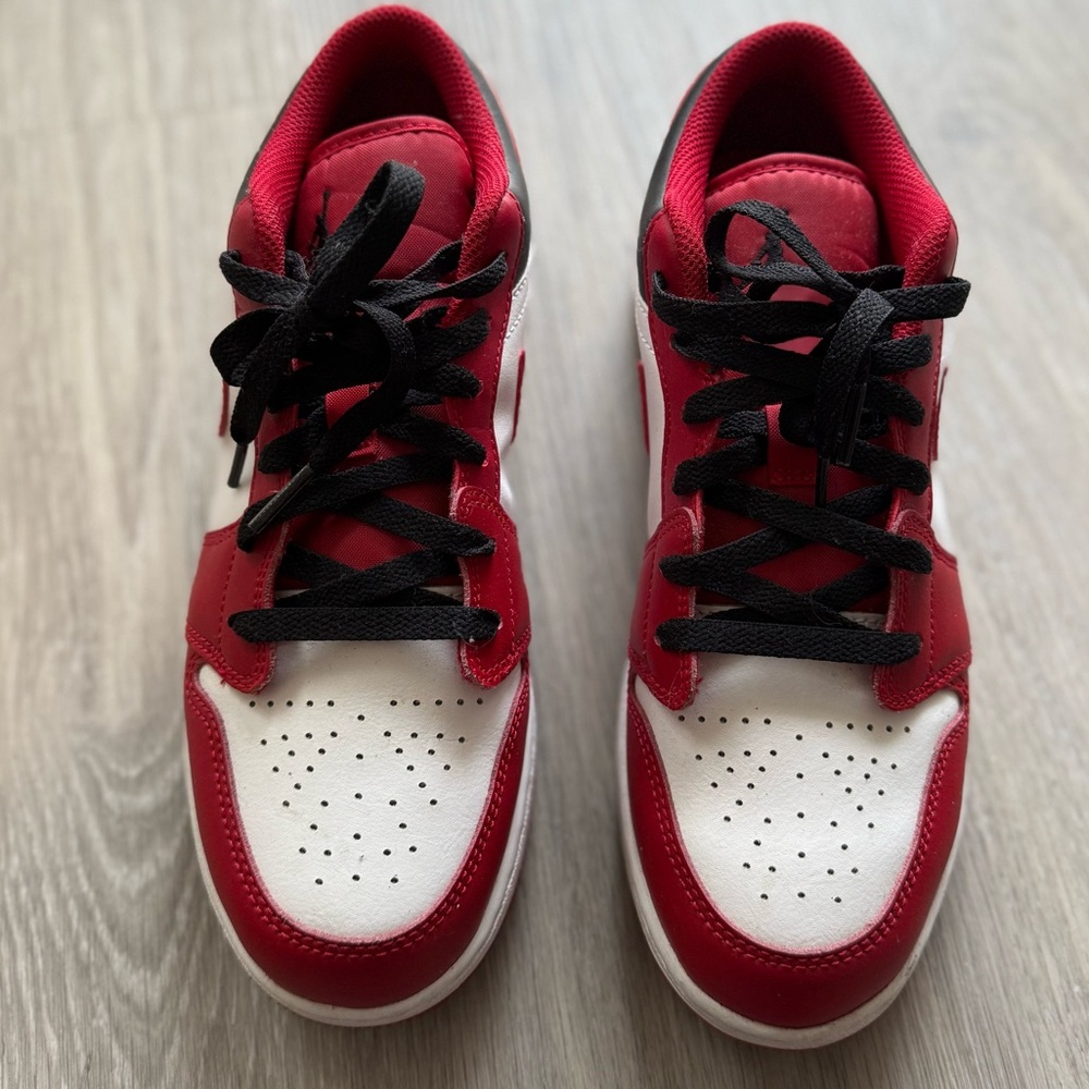 Air Jordan 1 Low Chicago White Red Black Youth 7Y - Picture 2 of 9